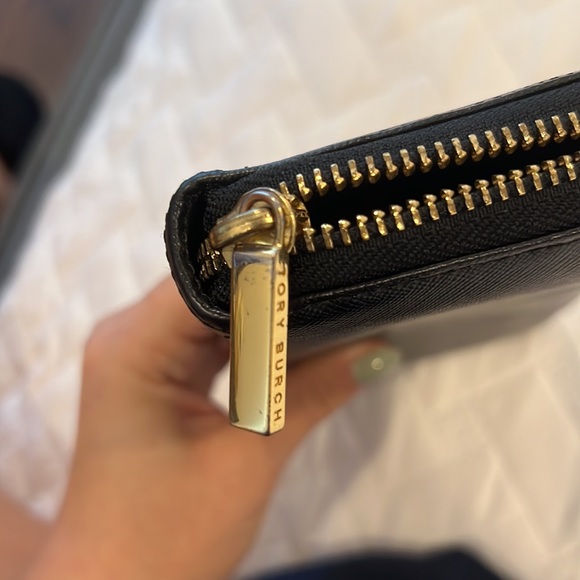 Tory Burch Robinson Wallet - Picture 5 of 5
